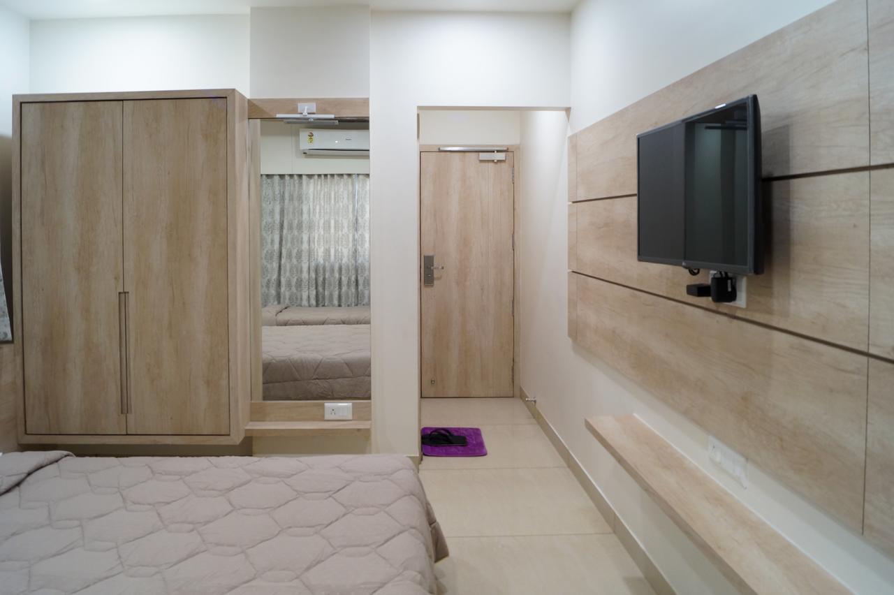 Hotel Midtown Вадодара Екстер'єр фото